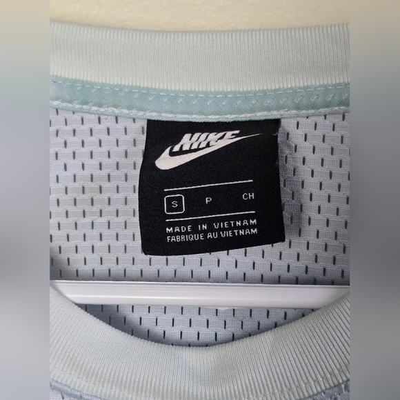 Women's Nike Oversize Cropped Jersey Shirt, Size Small - Picture 4 of 4